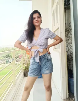 Professional delhi call girl in luxury setting